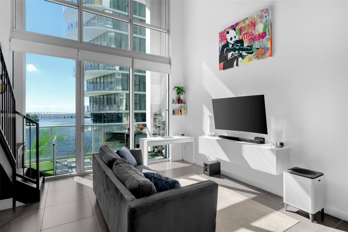 Apartment for rent at 300 S Biscayne Blvd #L-410, Miami, FL 33131