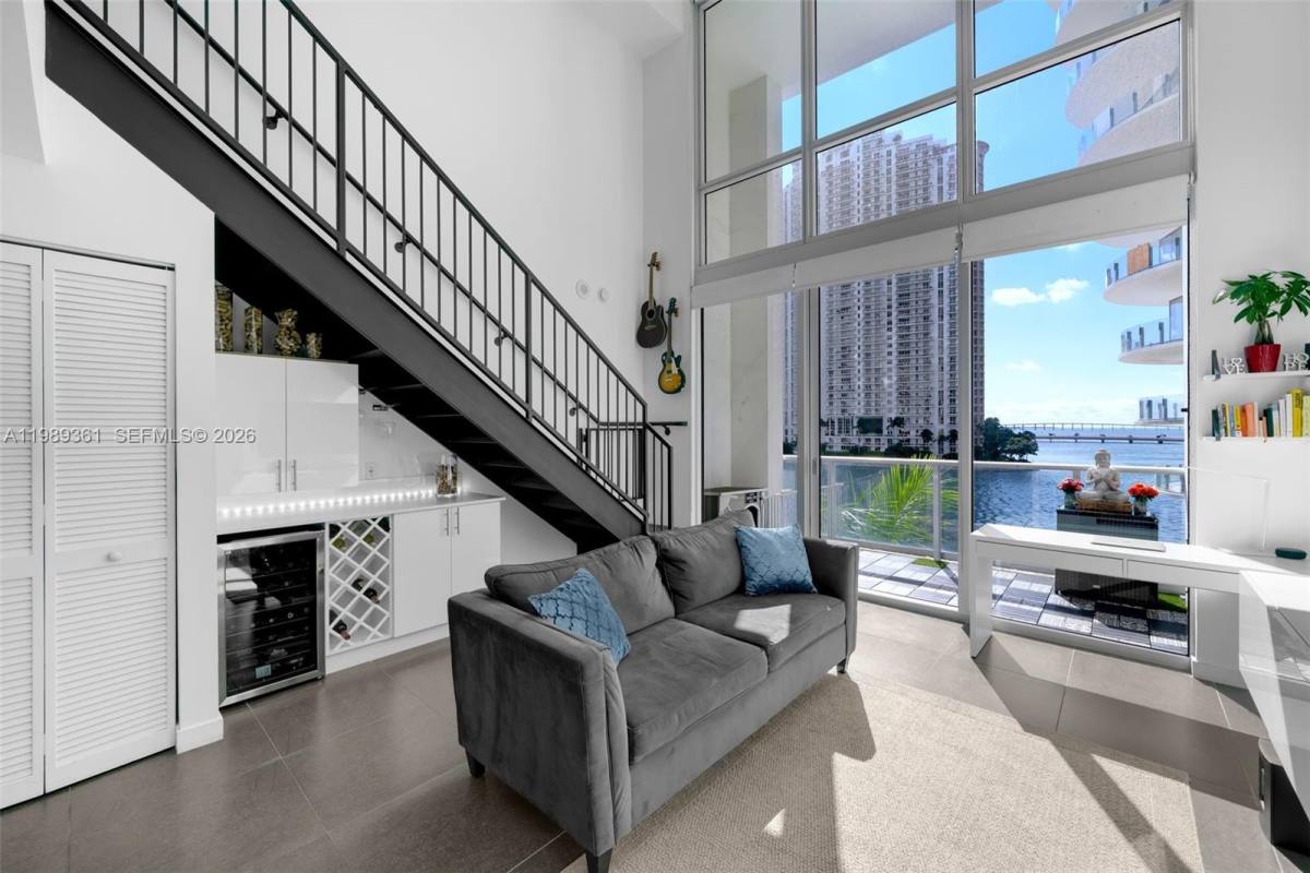 Apartment for rent at 300 S Biscayne Blvd #L-410, Miami, FL 33131