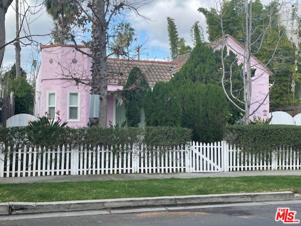 House for rent at 459 S Holt Ave, Los Angeles, CA 90048