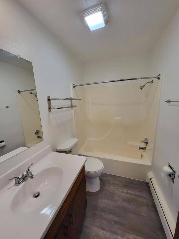 Apartment for rent at 1739 1st Ave N #11, Estherville, IA 51334