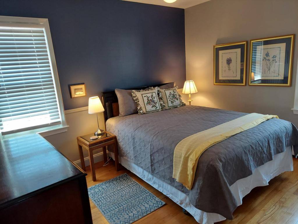 House for rent at 232 Woodlawn Ave, Royal Oak, MI 48073
