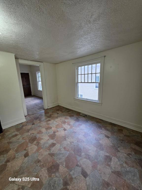 Apartment for rent at 621 1 2 S Main, Kokomo, IN 46901