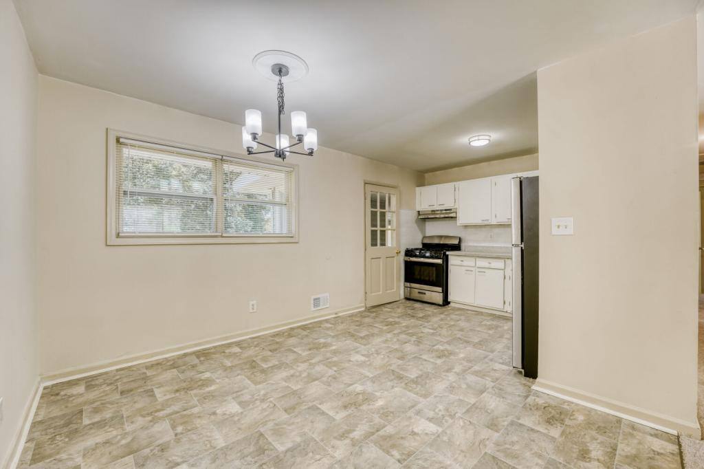 House for rent at 1340 Pineglen Dr, Riverdale, GA 30296