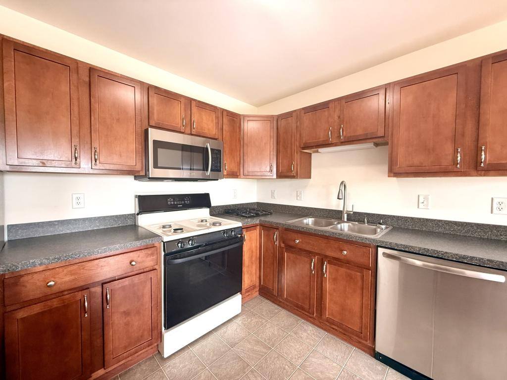 Townhouse for rent at 158 Radle Rd, Harrisburg, PA 17112