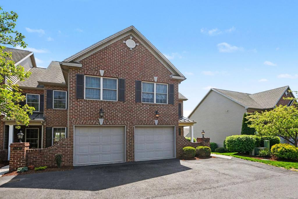 Townhouse for rent at 5050 Mendenhall Dr, Mechanicsburg, PA 17050