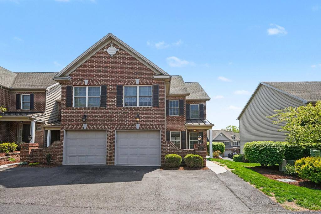 Townhouse for rent at 5050 Mendenhall Dr, Mechanicsburg, PA 17050