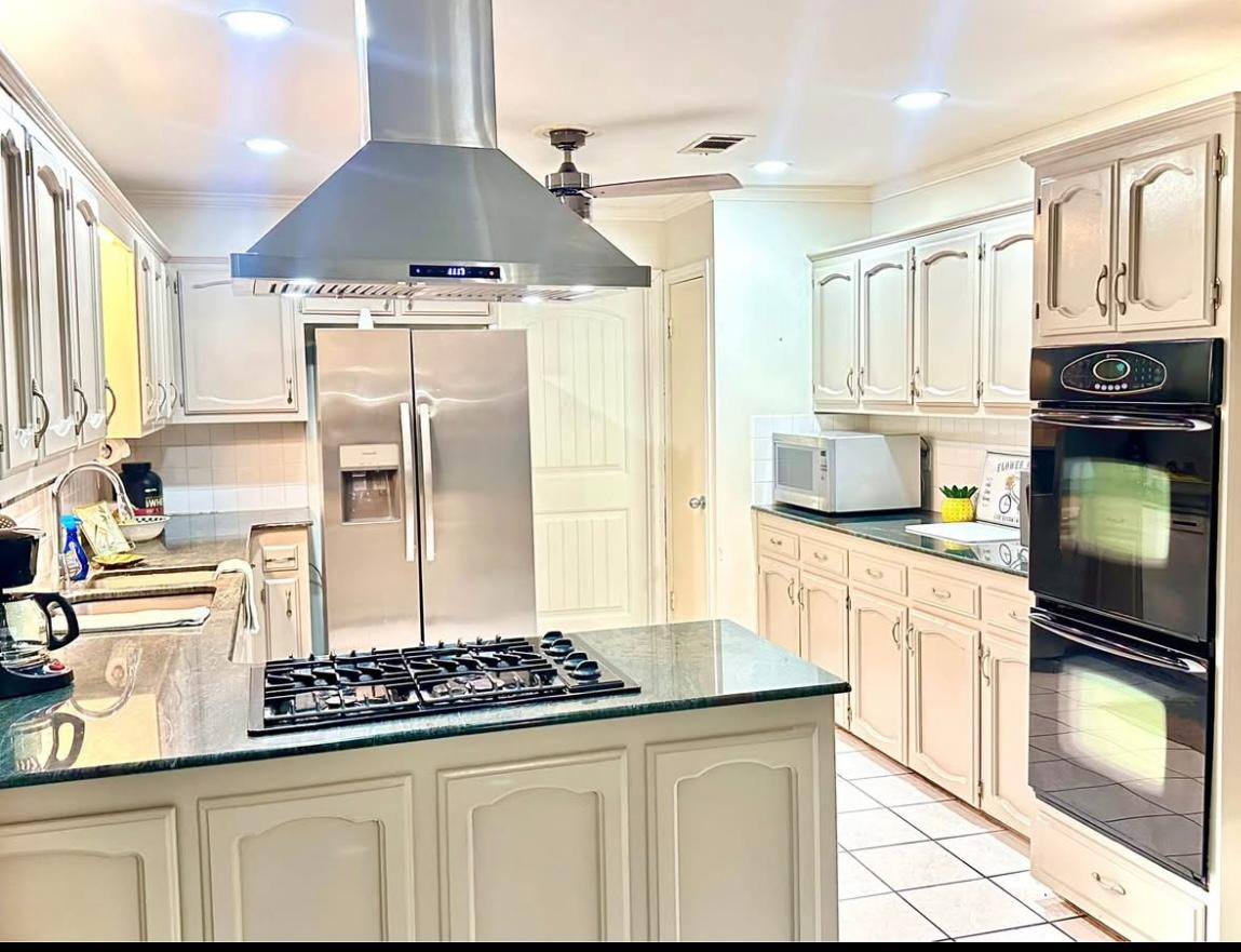 Apartment for rent at 12458 Goodwood Blvd, Baton Rouge, LA 70815