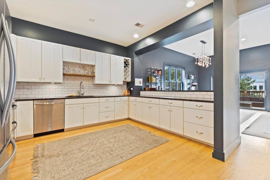 Apartment for rent at 4532 N Damen #2, Chicago, IL 60625