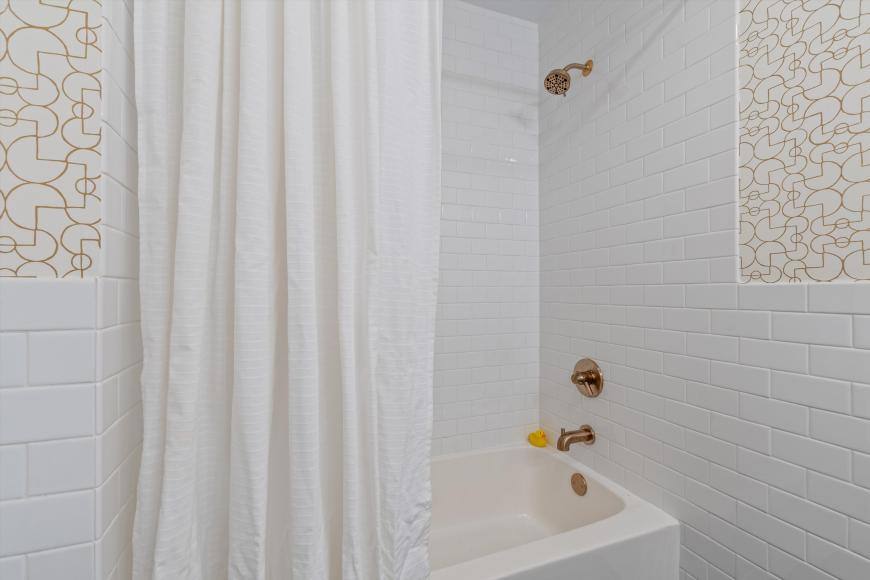 Apartment for rent at 4532 N Damen #2, Chicago, IL 60625
