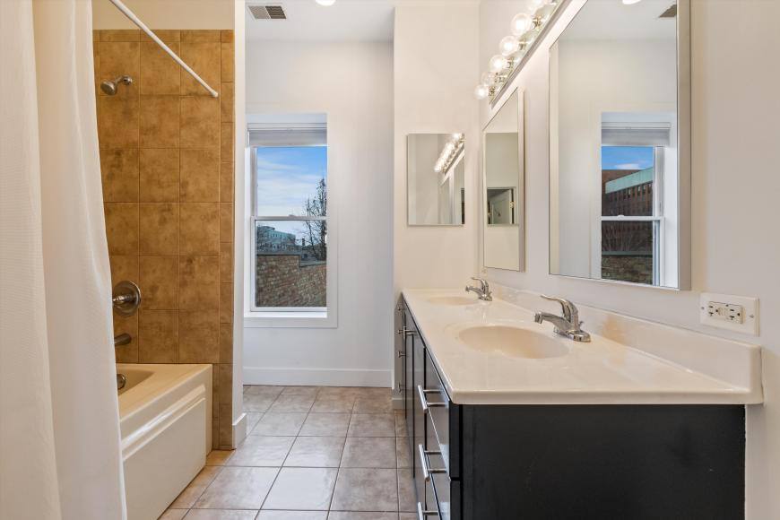 Apartment for rent at 4532 N Damen #2, Chicago, IL 60625