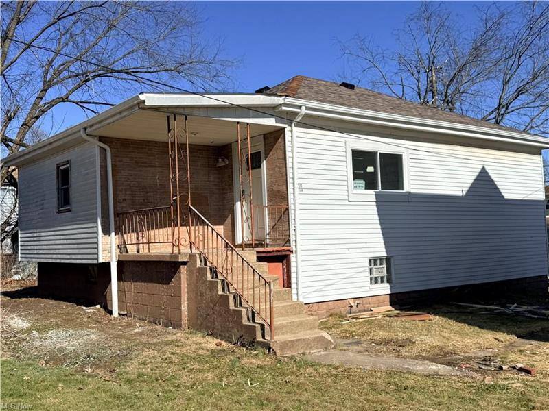 Apartment for rent at 1317 Plum St, Steubenville, OH 43952