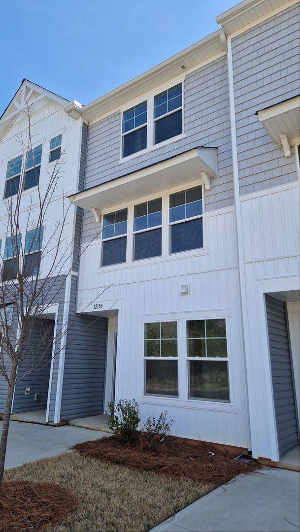 Townhouse for rent at 1215 Briarhill Rd, Mooresville, NC 28115