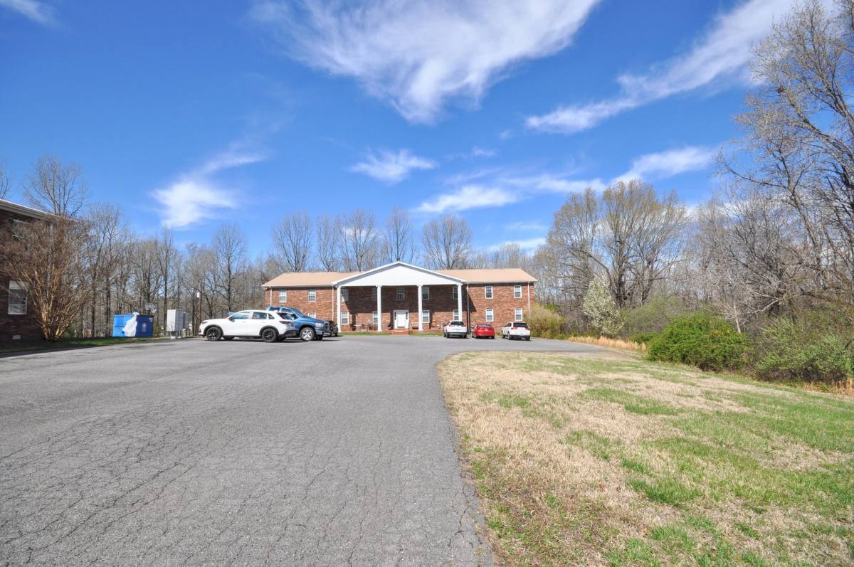 Apartment for rent at 620 Oak Park Blvd, Calvert City, KY 42029