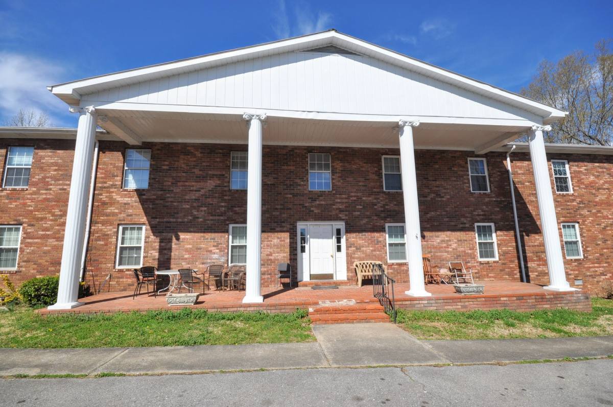 Apartment for rent at 620 Oak Park Blvd, Calvert City, KY 42029