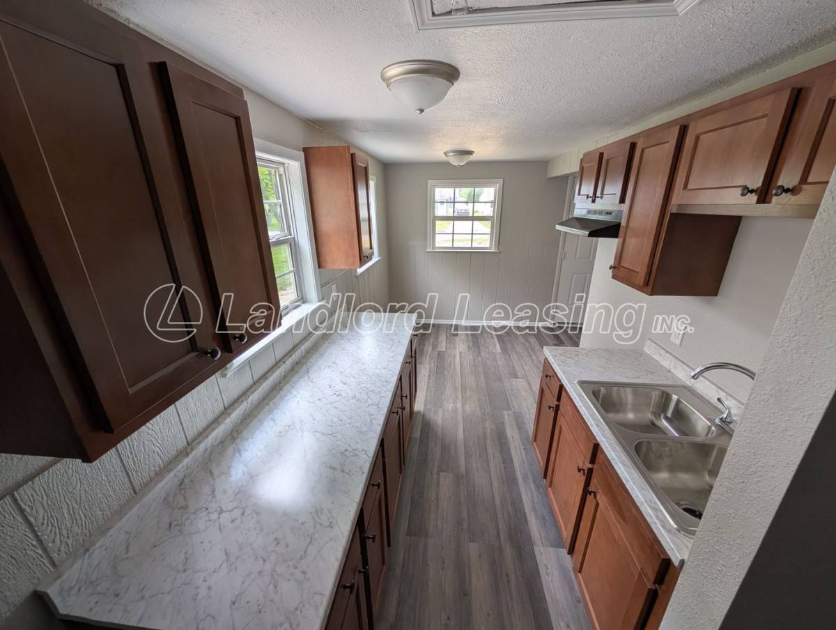 House for rent at 629 Vermont Dr, Lorain, OH 44052