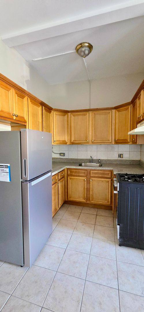Apartment for rent at 4764 N Virginia, Chicago, IL 60625
