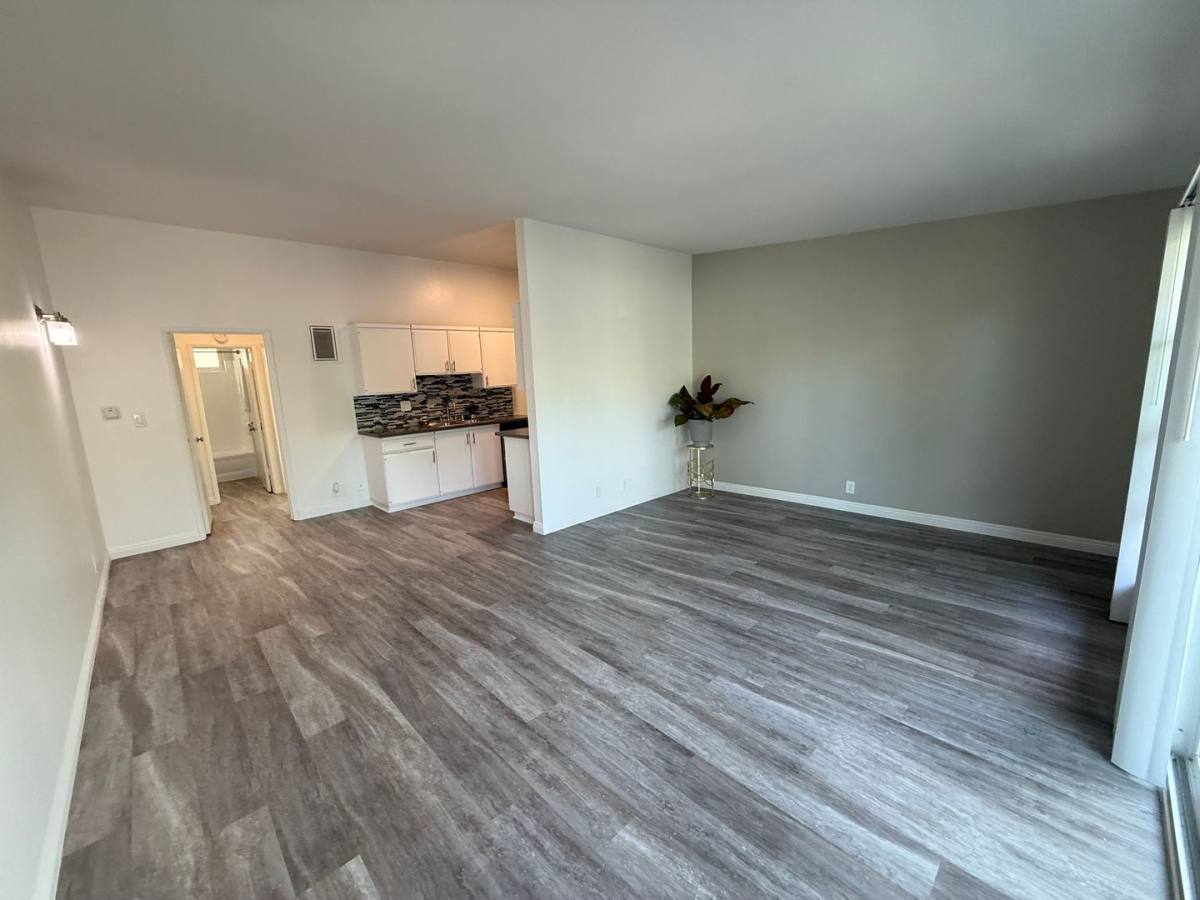 Apartment for rent at 24065 Ocean Ave, Torrance, CA 90505