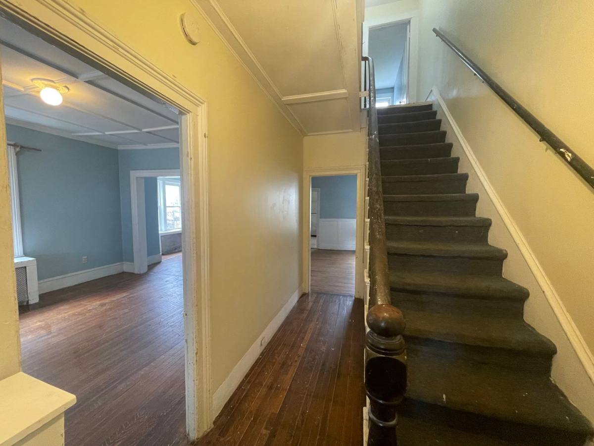 Apartment for rent at 117-119 Lincoln St, Pittsfield, MA 01201