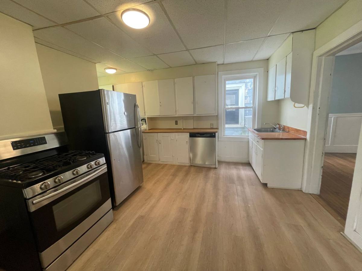 Apartment for rent at 117-119 Lincoln St, Pittsfield, MA 01201
