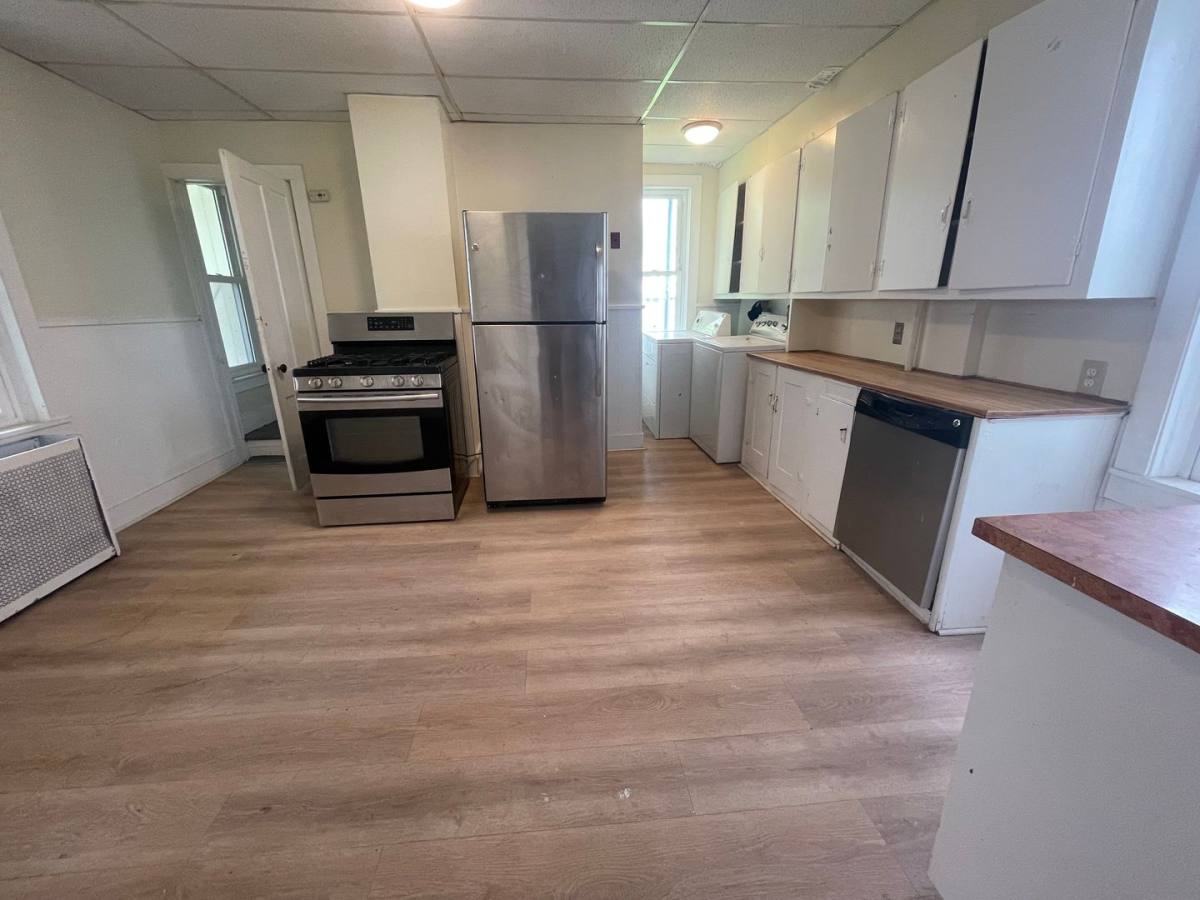 Apartment for rent at 117-119 Lincoln St, Pittsfield, MA 01201