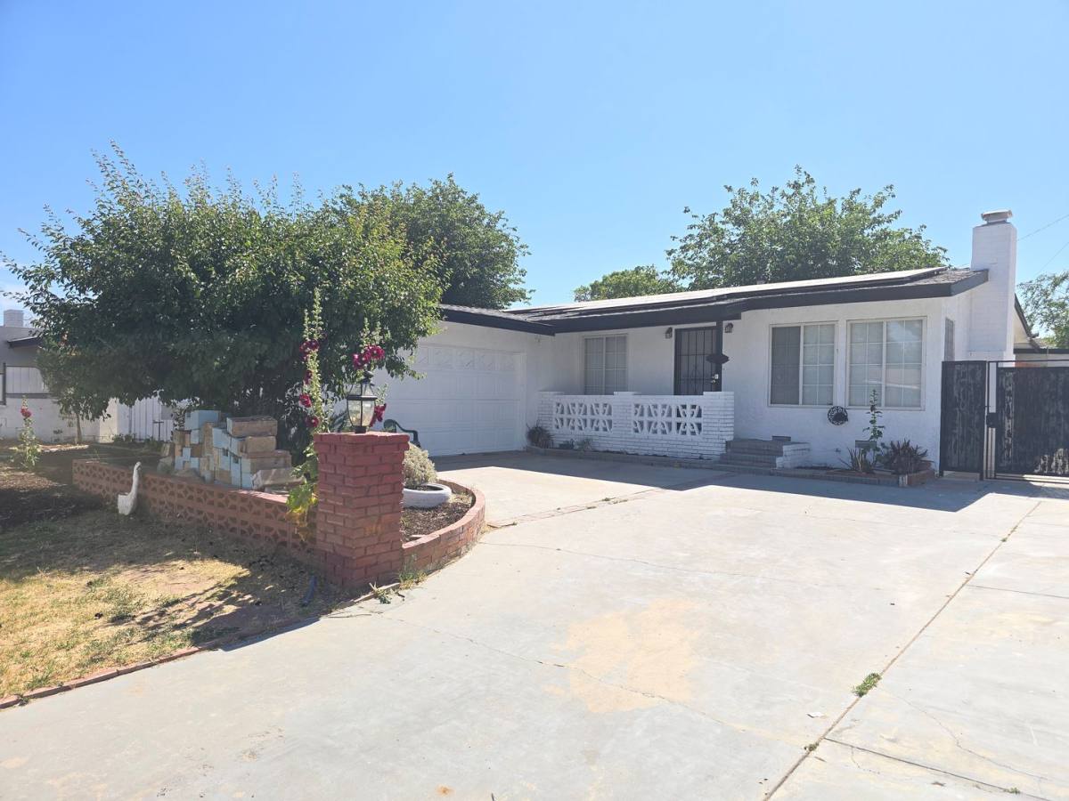 Apartment for rent at 44221 4th St E, Lancaster, CA 93535