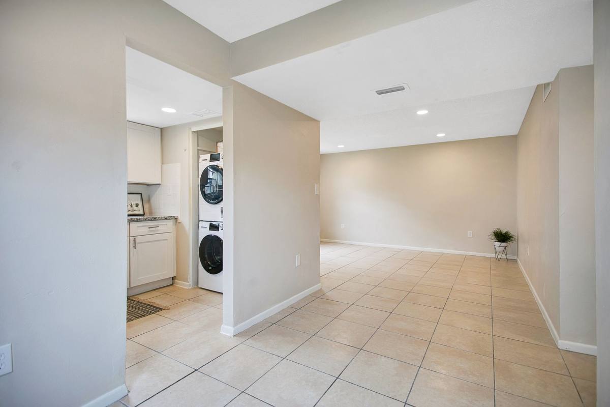 Apartment for rent at 1223 Pamela St, Leesburg, FL 34748