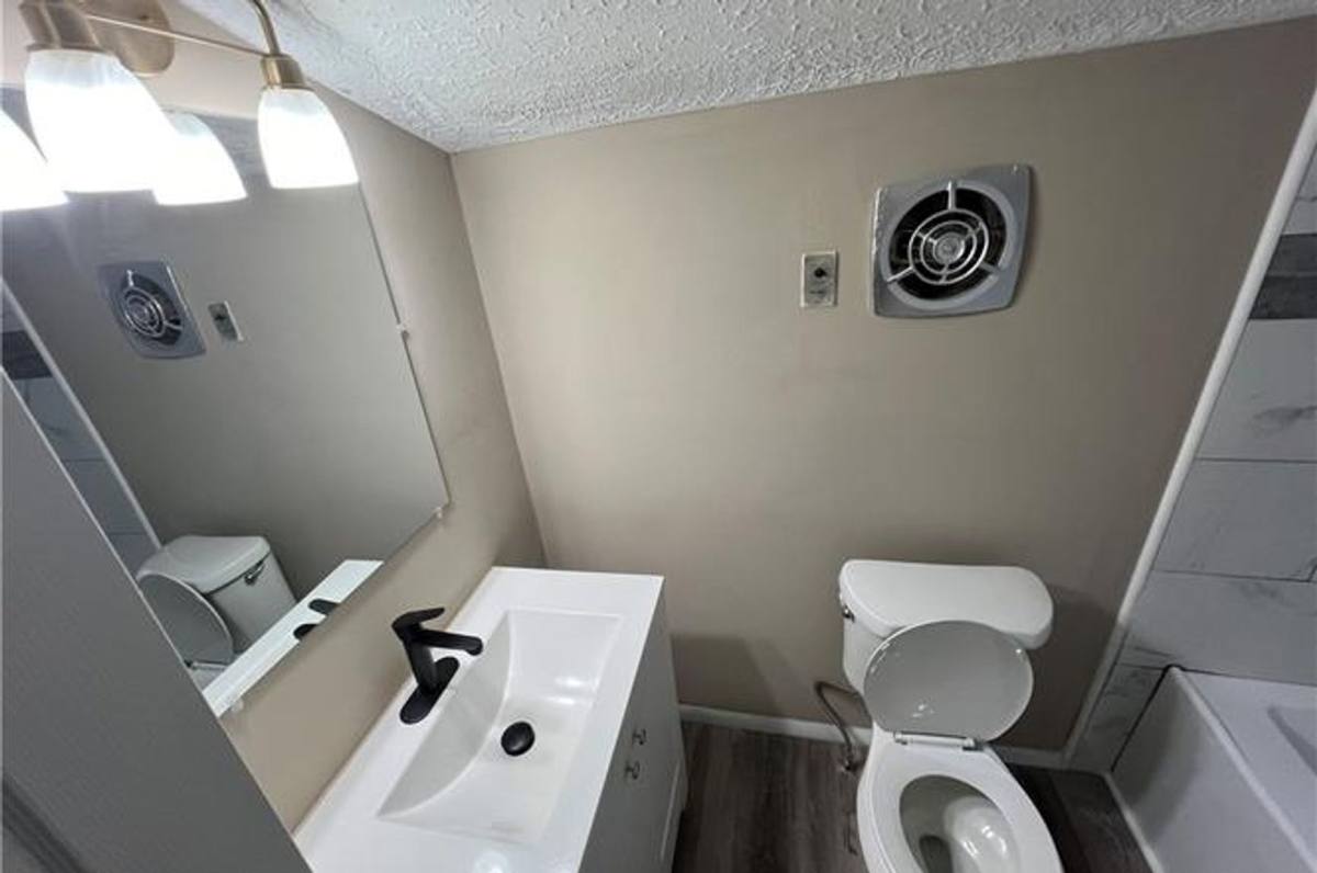 House for rent at 4617 E 173 St, Cleveland, OH 44128