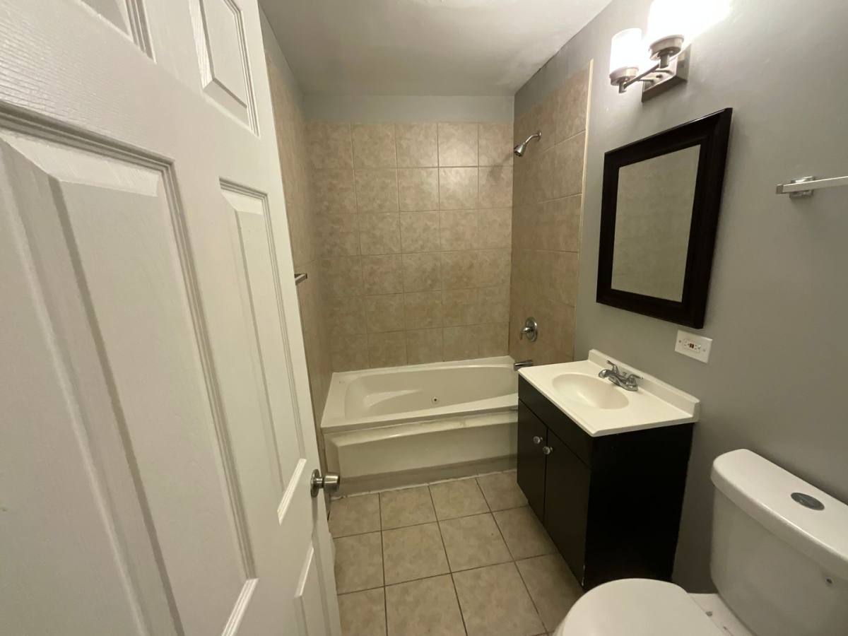 Apartment for rent at 4725 S Michigan Ave, Chicago, IL 60615