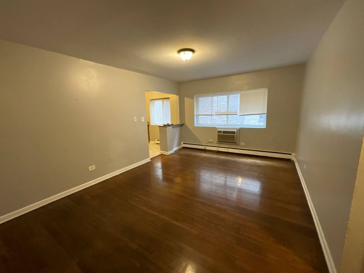 Apartment for rent at 4725 S Michigan Ave, Chicago, IL 60615