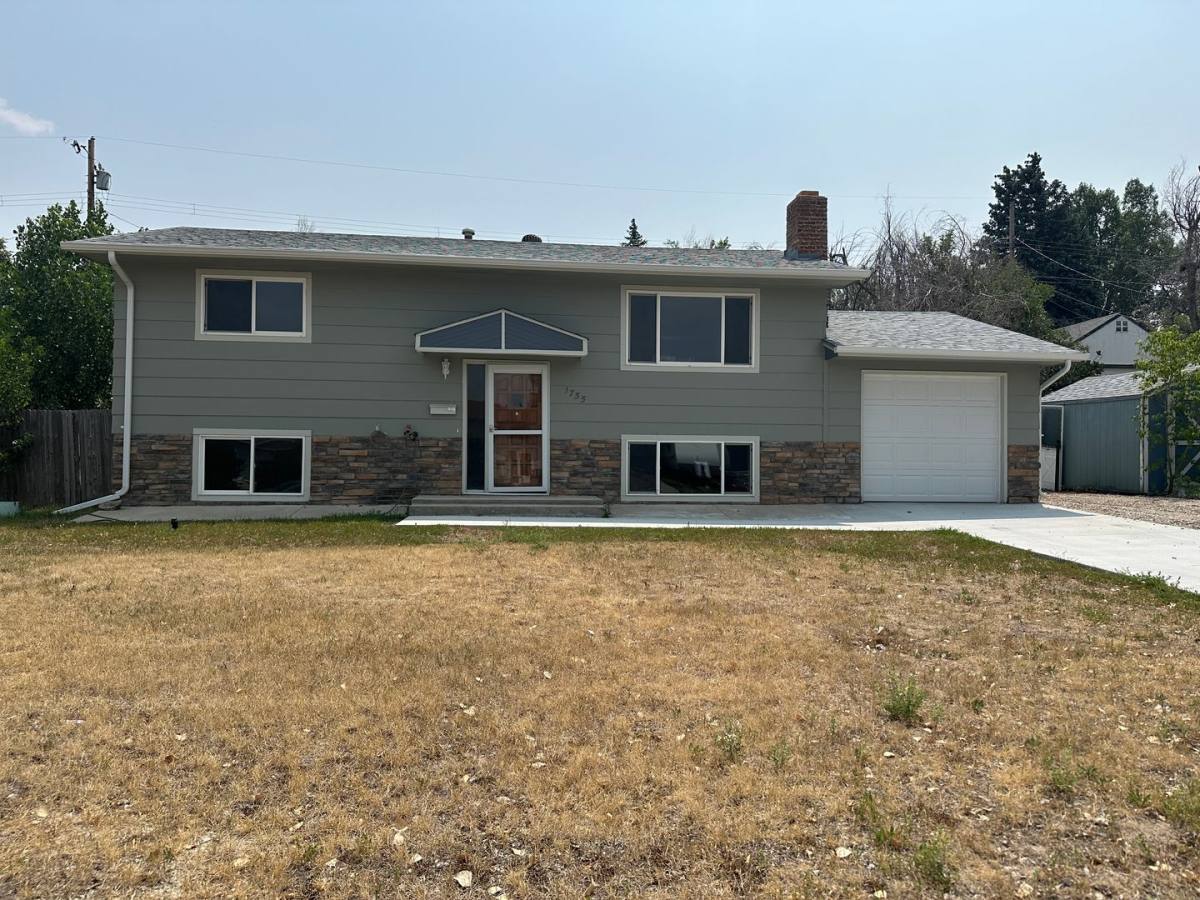House for rent at 1755 Glendale Ave, Casper, WY 82601