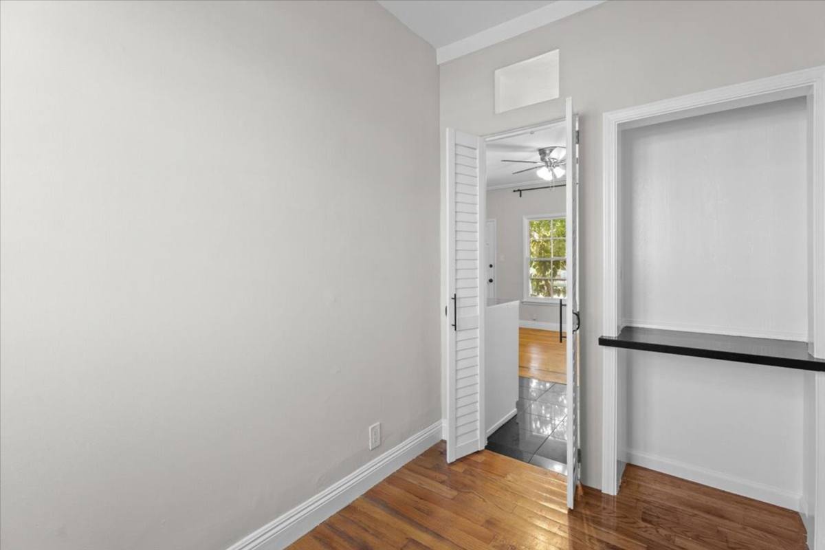 Apartment for rent at 1019 S Westmoreland Ave, Los Angeles, CA 90006