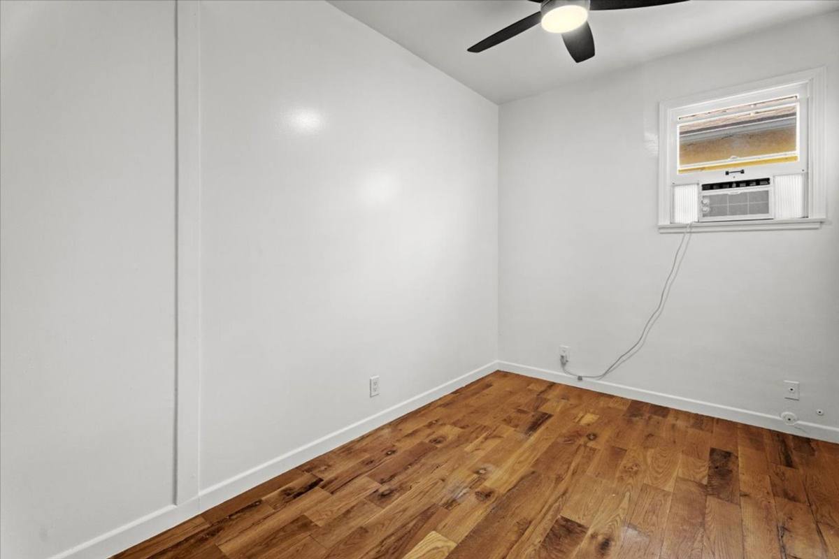 Apartment for rent at 1029 S Westmoreland Ave, Los Angeles, CA 90006