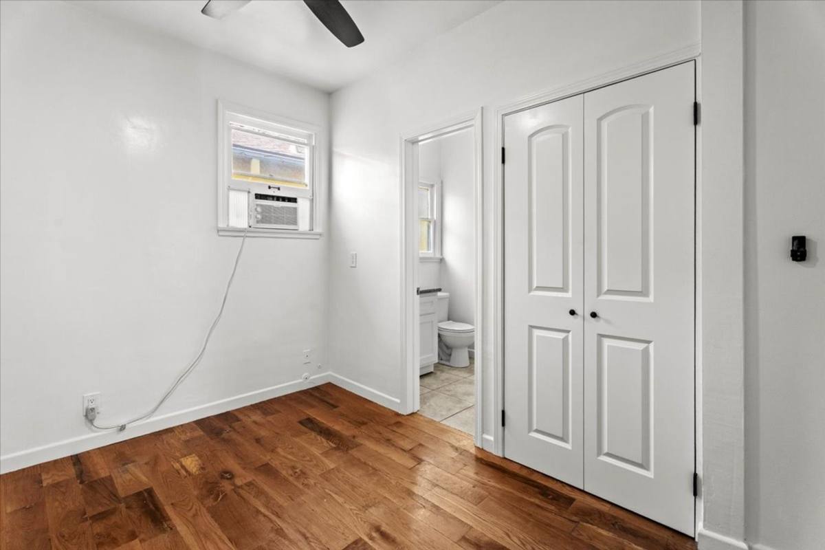Apartment for rent at 1029 S Westmoreland Ave, Los Angeles, CA 90006