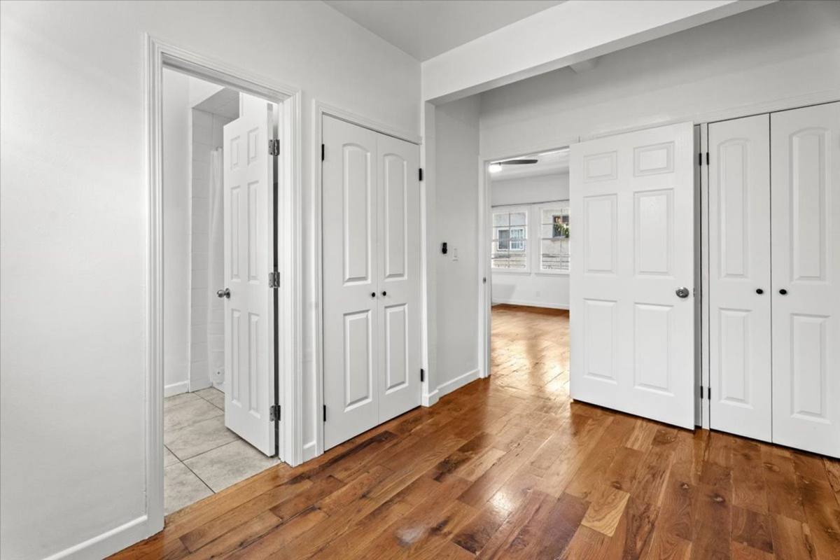 Apartment for rent at 1029 S Westmoreland Ave, Los Angeles, CA 90006