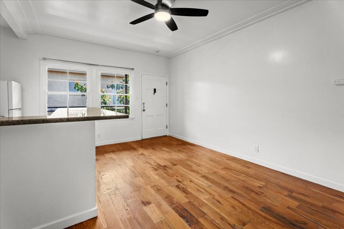 Apartment for rent at 1029 S Westmoreland Ave, Los Angeles, CA 90006