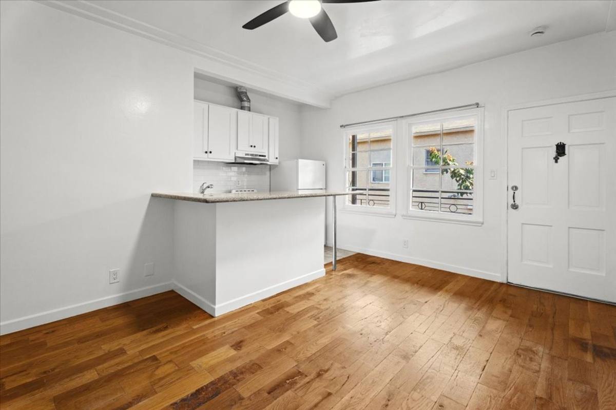 Apartment for rent at 1029 S Westmoreland Ave, Los Angeles, CA 90006