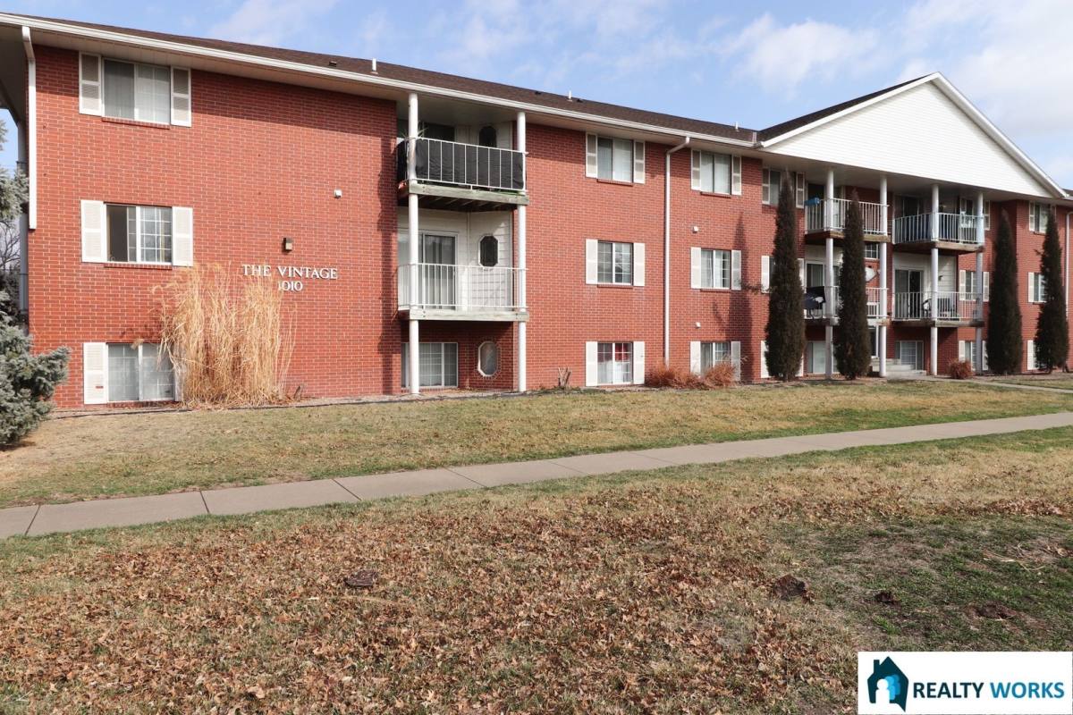 Apartment for rent at 1010 D St, Lincoln, NE 68502