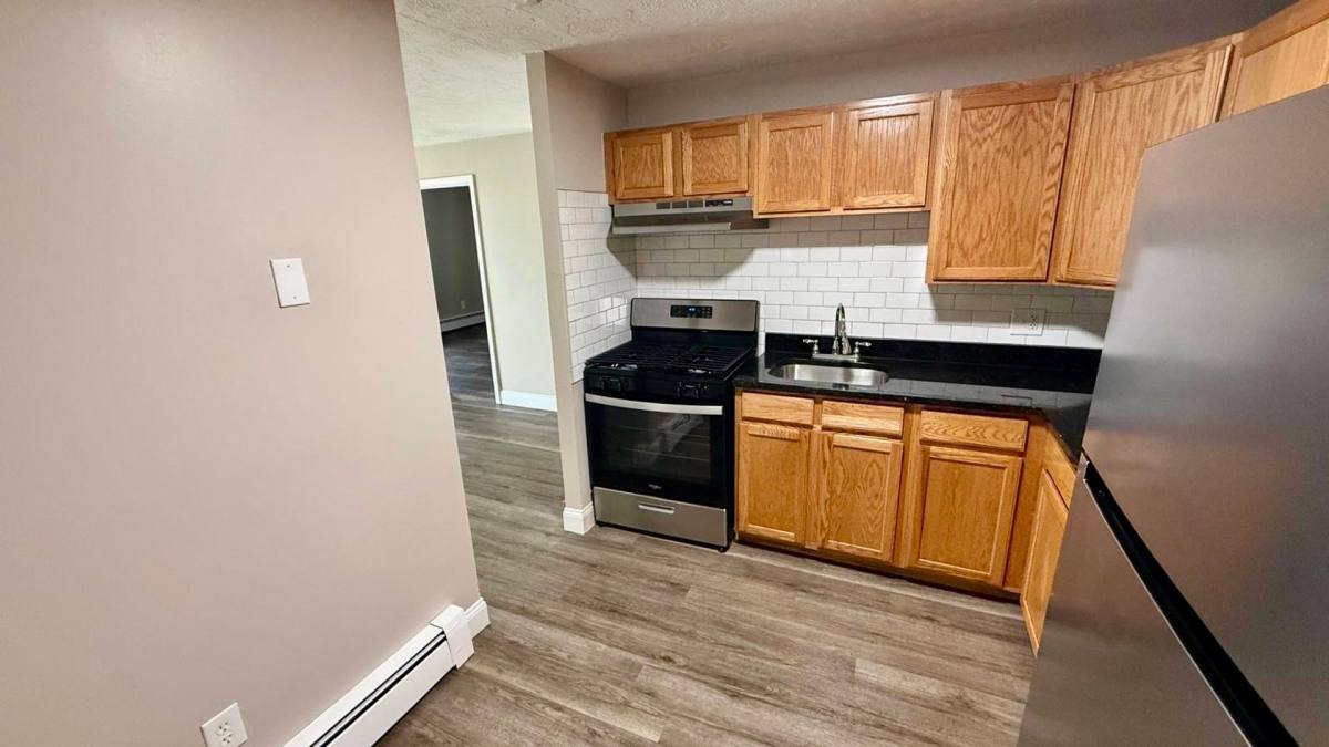 Apartment for rent at 10 Henry Terrace, Worcester, MA 01607