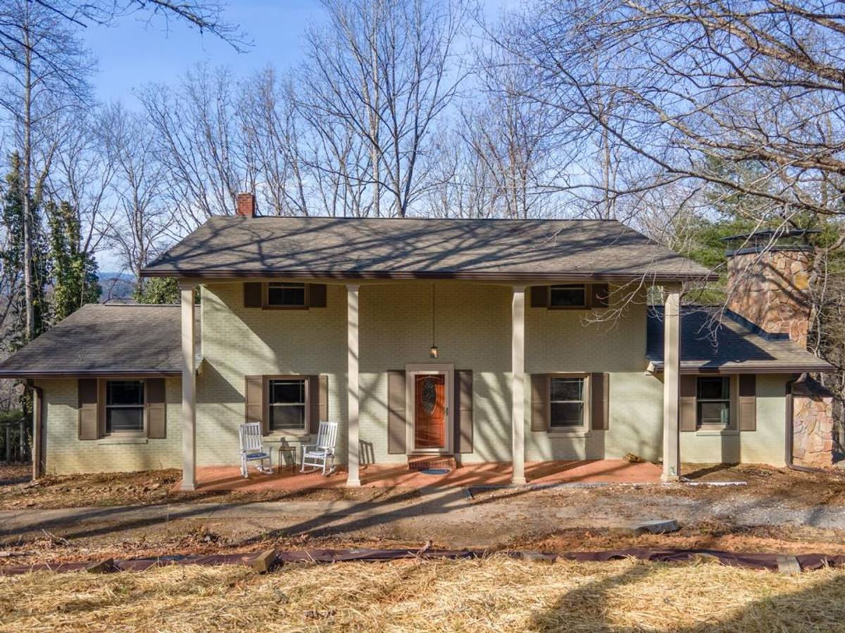House for rent at 304 Canterbury Rd, Cullowhee, NC 28723