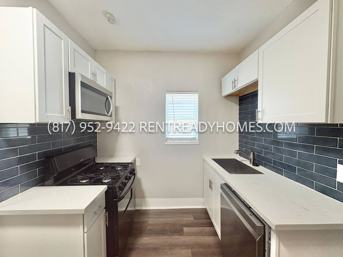 Apartment for rent at 4431 Clay St, Houston, TX 77023