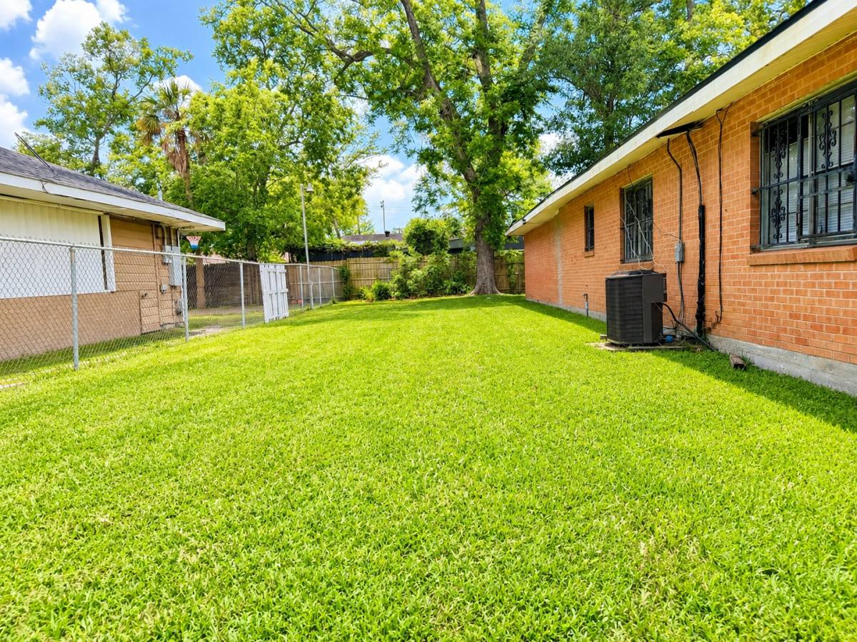 House for rent at 2002 13th St, Lake Charles, LA 70601