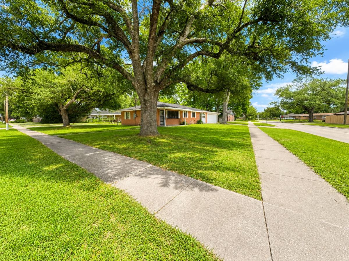House for rent at 2002 13th St, Lake Charles, LA 70601