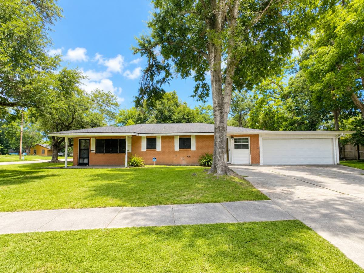 House for rent at 2002 13th St, Lake Charles, LA 70601