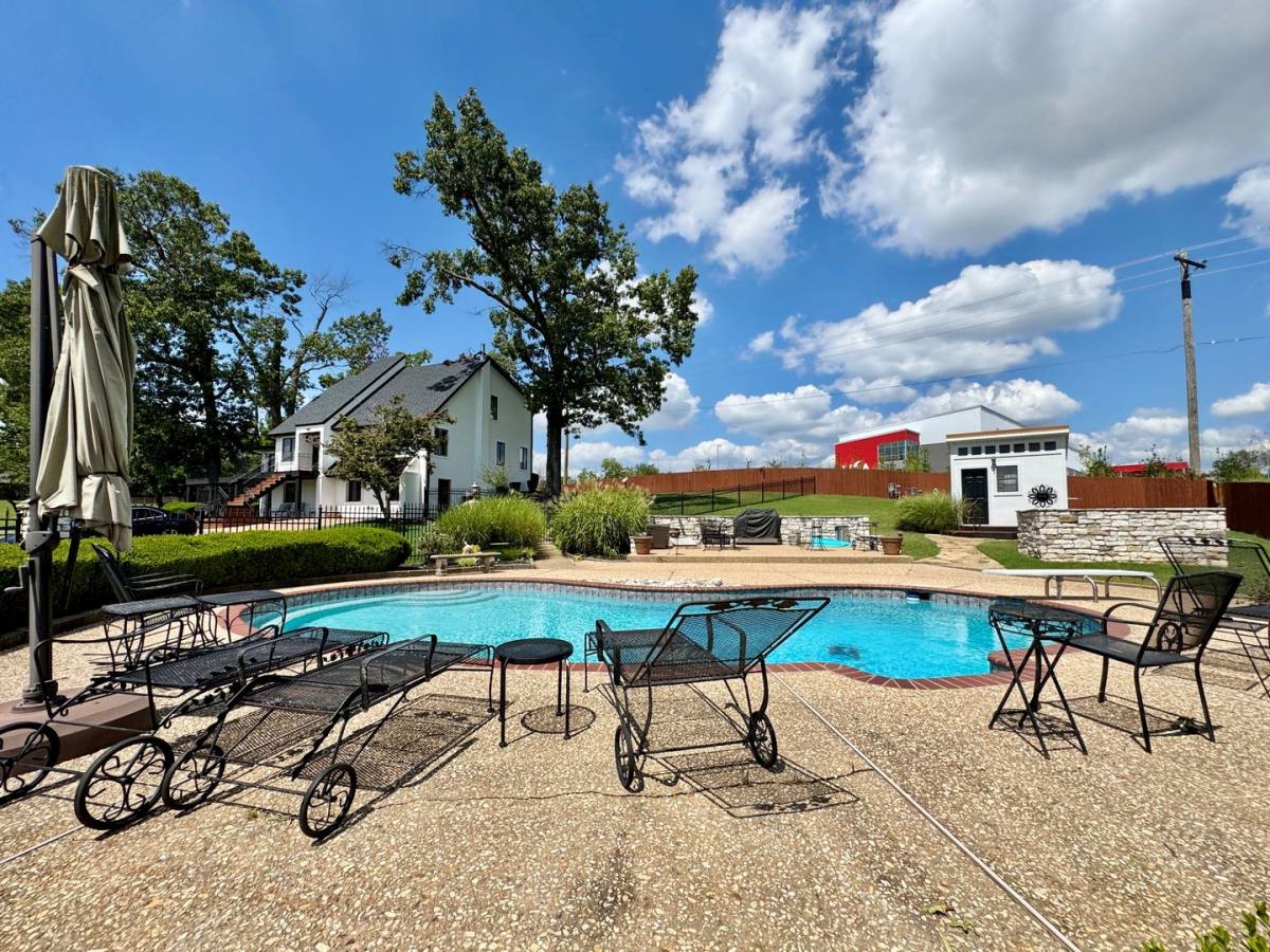 House for rent at 624 Horsebarn Rd, Rogers, AR 72758