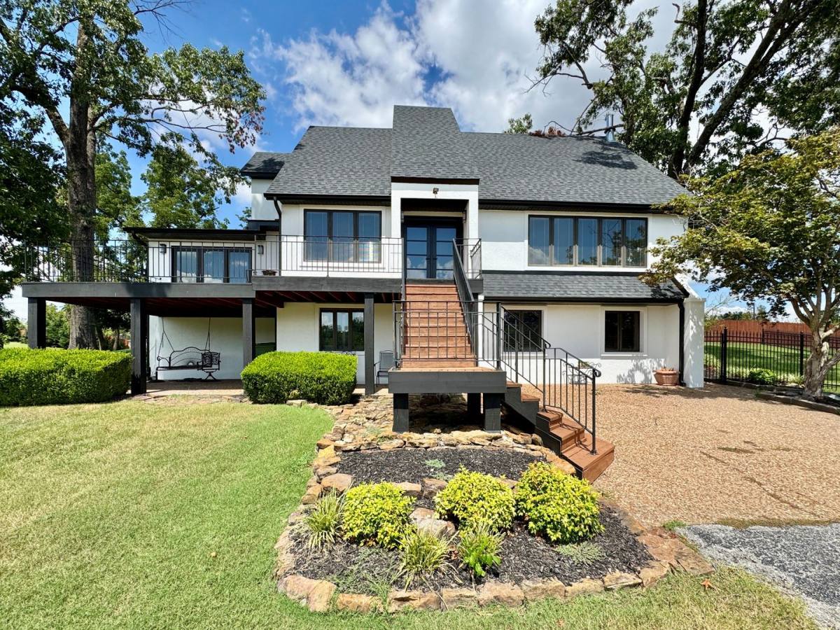 House for rent at 624 Horsebarn Rd, Rogers, AR 72758