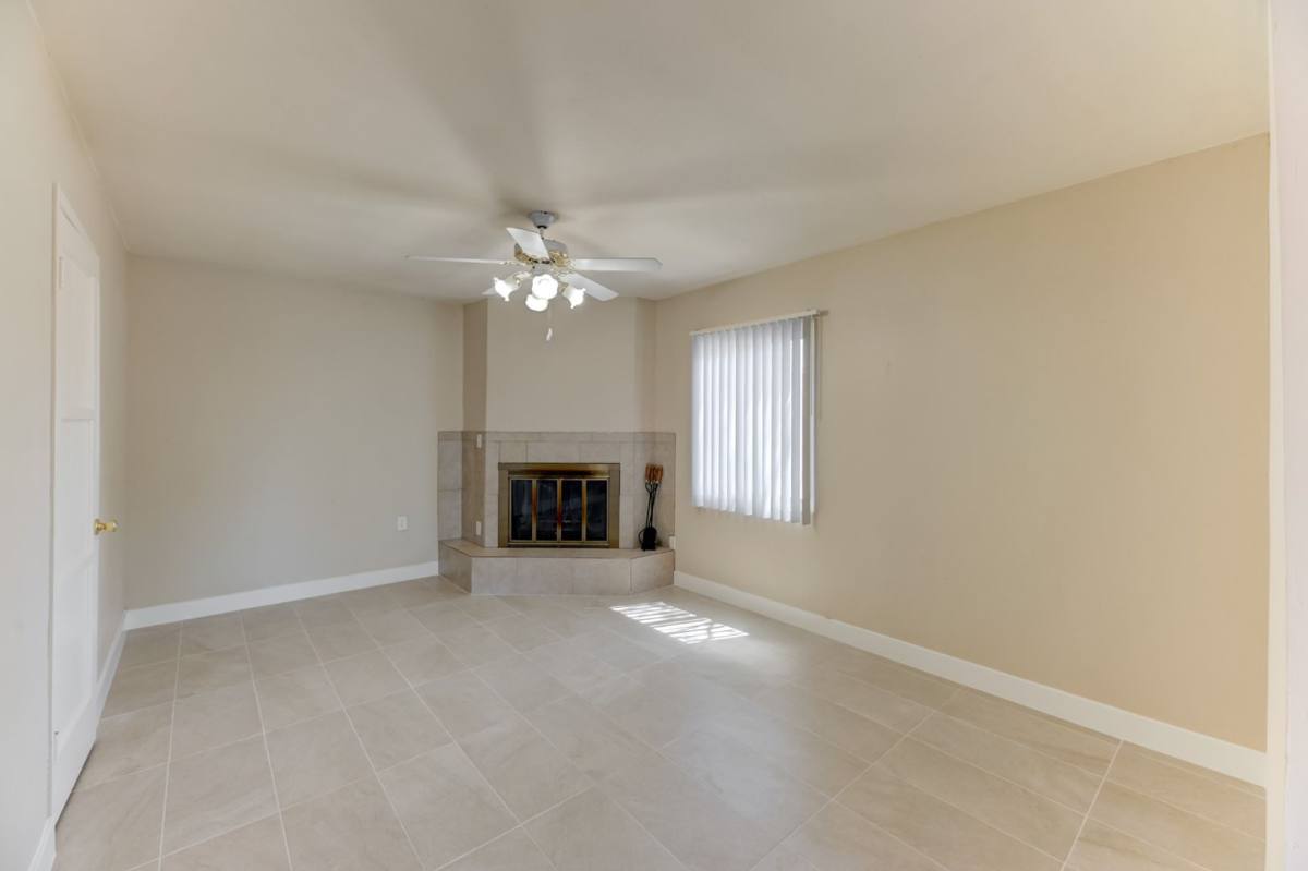 House for rent at 402 Ilmenite Way, Henderson, NV 89015