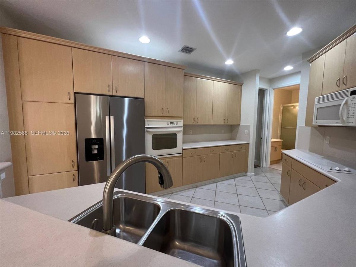 House for rent at 2816 Kinsington Circle 28-1, Fort Lauderdale, FL 33332