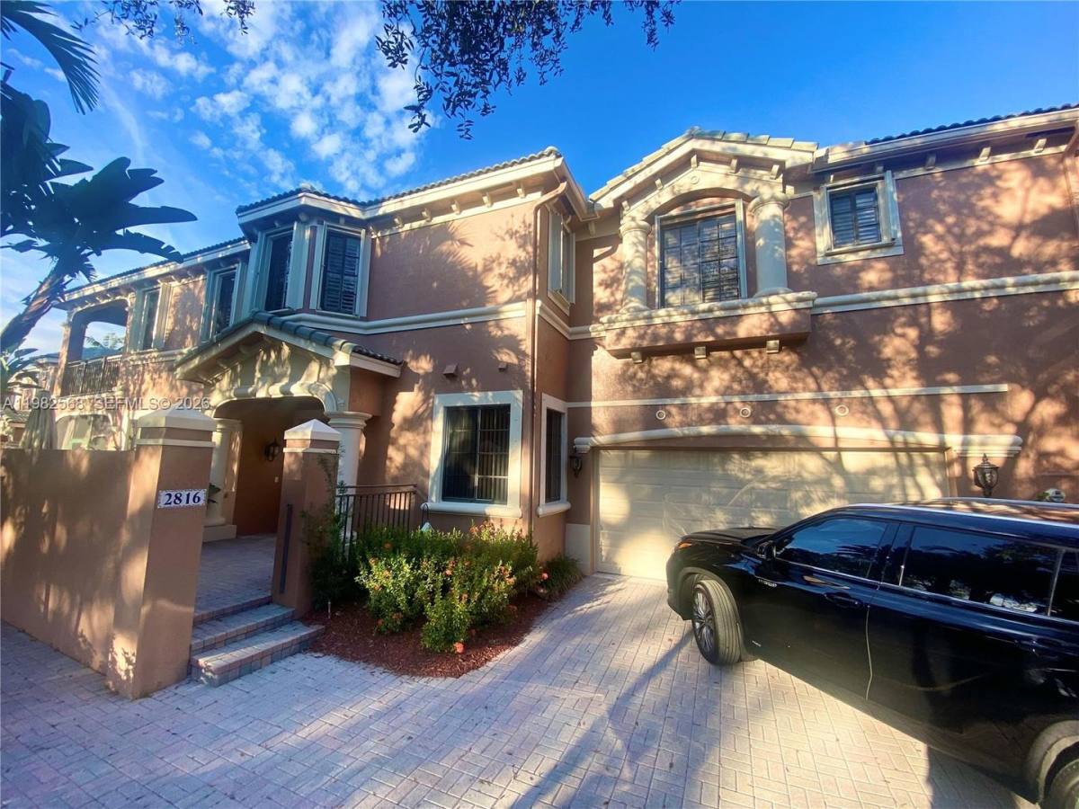 House for rent at 2816 Kinsington Circle 28-1, Fort Lauderdale, FL 33332