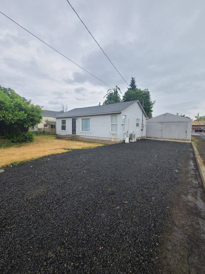 House for rent at 372 SW Donald St, Dallas, OR 97338