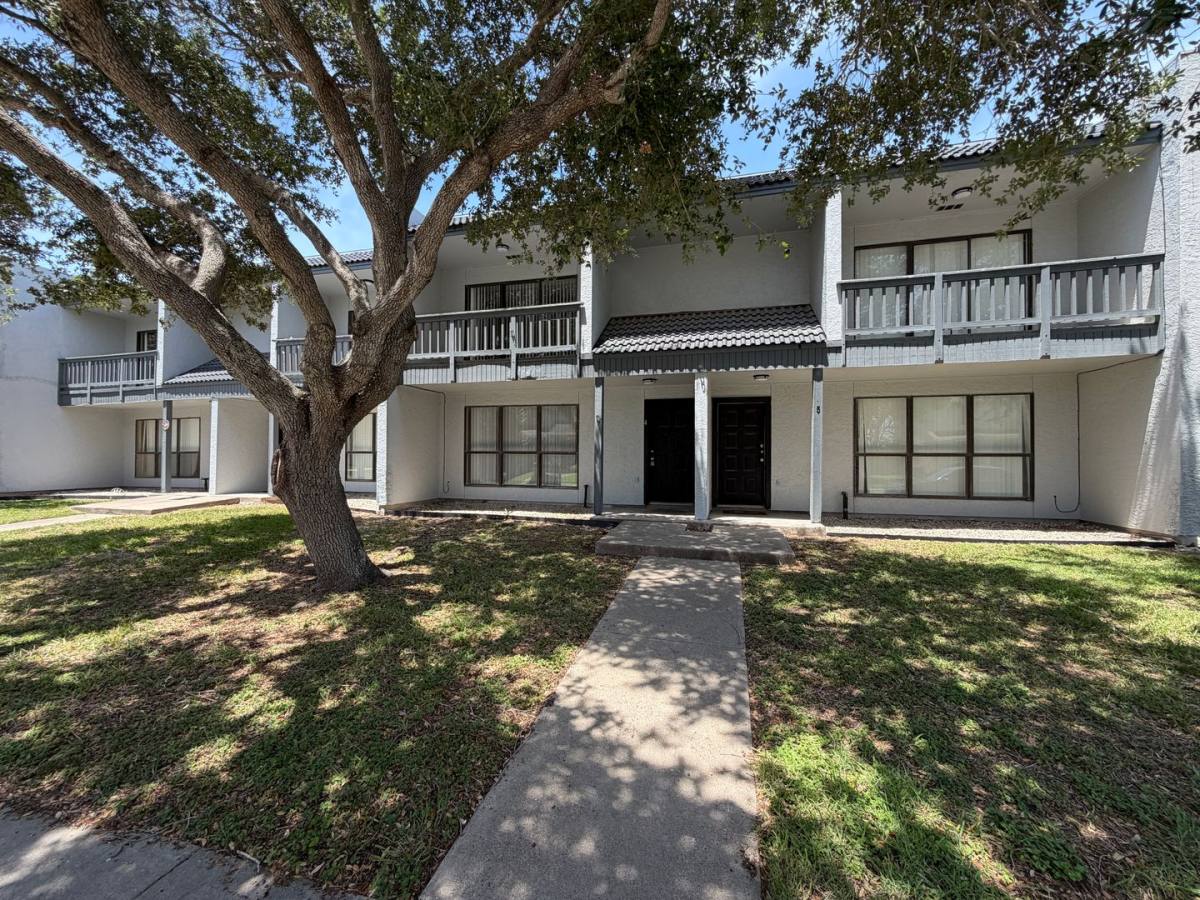 Townhouse for rent at 4226 Walnut Hills Dr, Corpus Christi, TX 78413